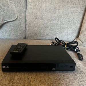 LG CD/DVD Player with remote and cables